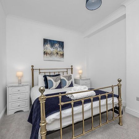 2 Bedroom Flat - With King Sized Beds, Netflix And Sky - Perfect For Contractors, Vacation Guests Or Those Relocating Hove Buitenkant foto
