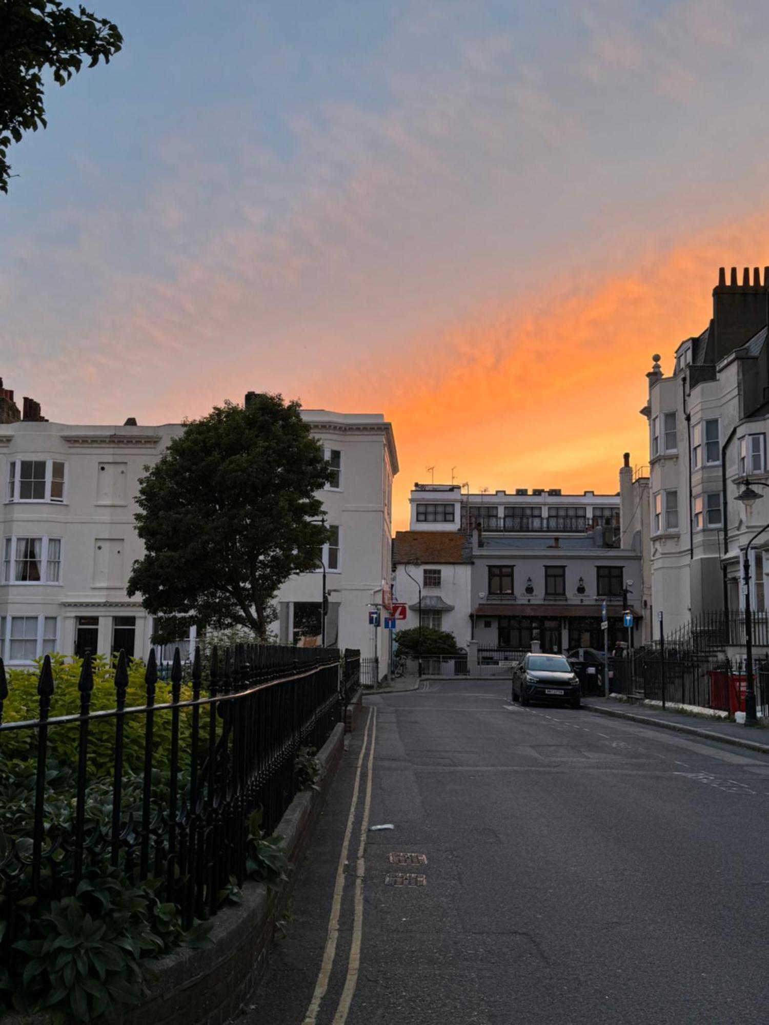 2 Bedroom Flat - With King Sized Beds, Netflix And Sky - Perfect For Contractors, Vacation Guests Or Those Relocating Hove Buitenkant foto