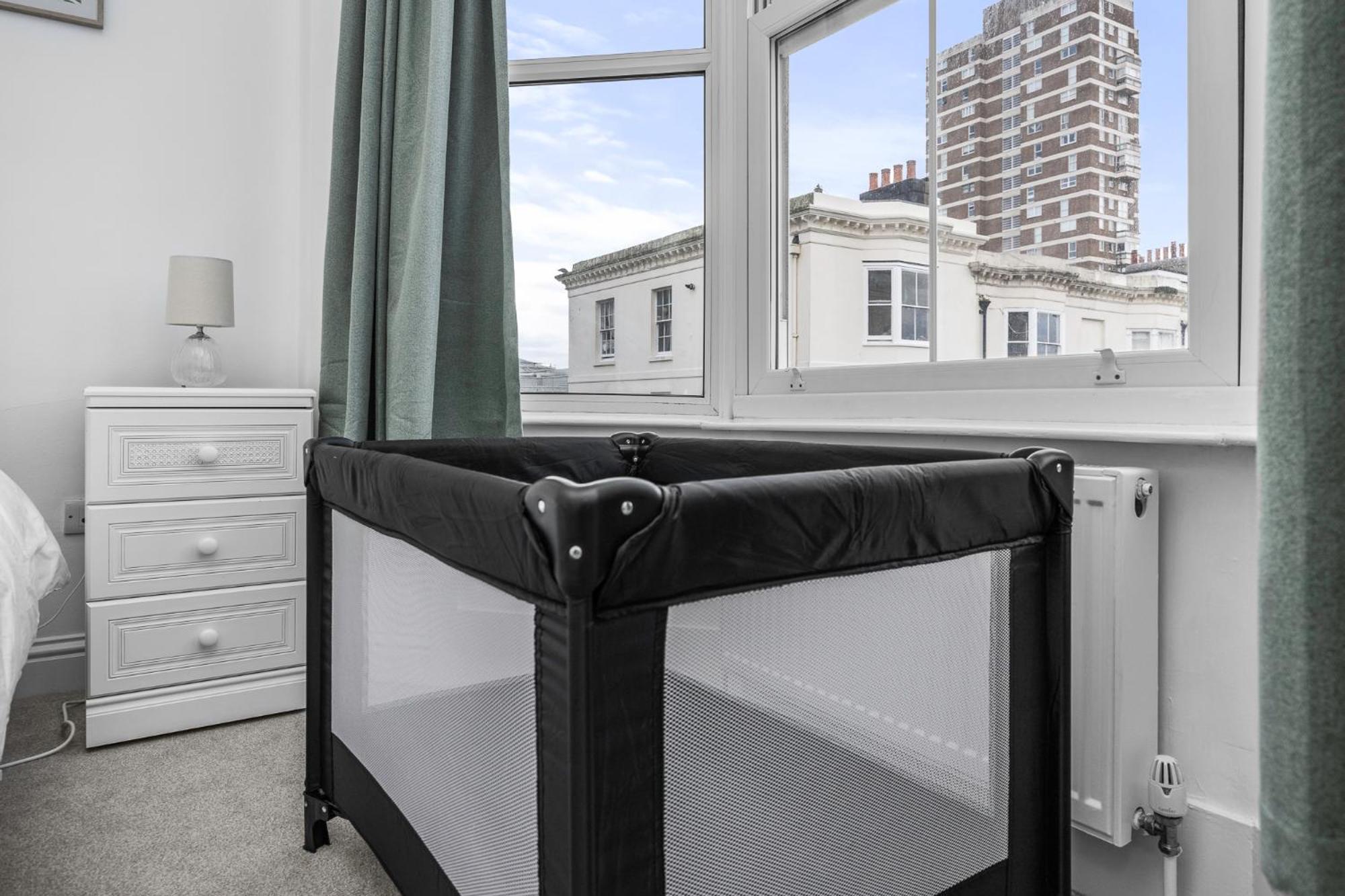 2 Bedroom Flat - With King Sized Beds, Netflix And Sky - Perfect For Contractors, Vacation Guests Or Those Relocating Hove Buitenkant foto