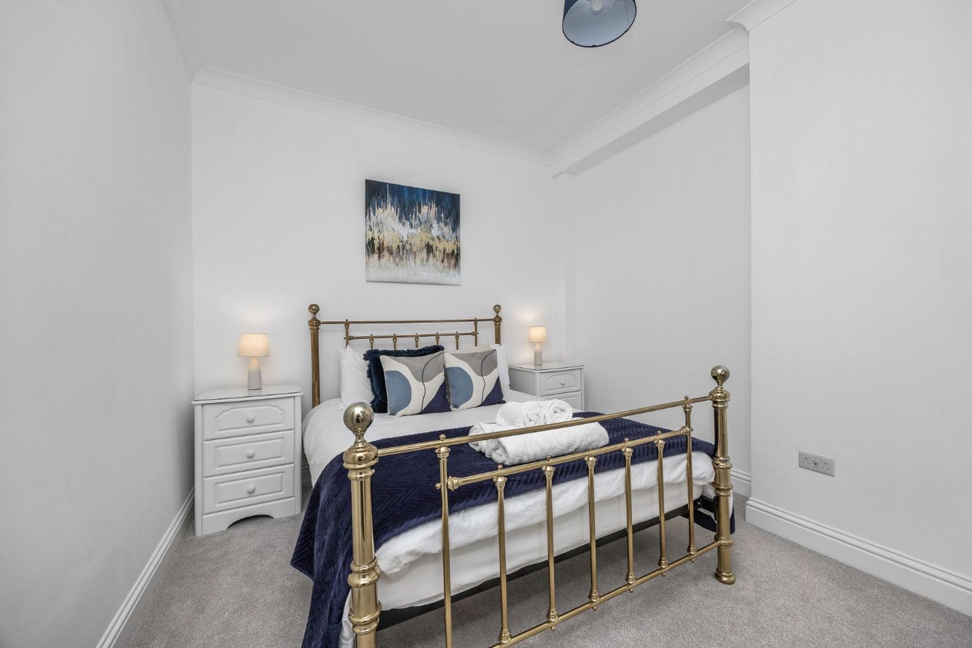 2 Bedroom Flat - With King Sized Beds, Netflix And Sky - Perfect For Contractors, Vacation Guests Or Those Relocating Hove Buitenkant foto