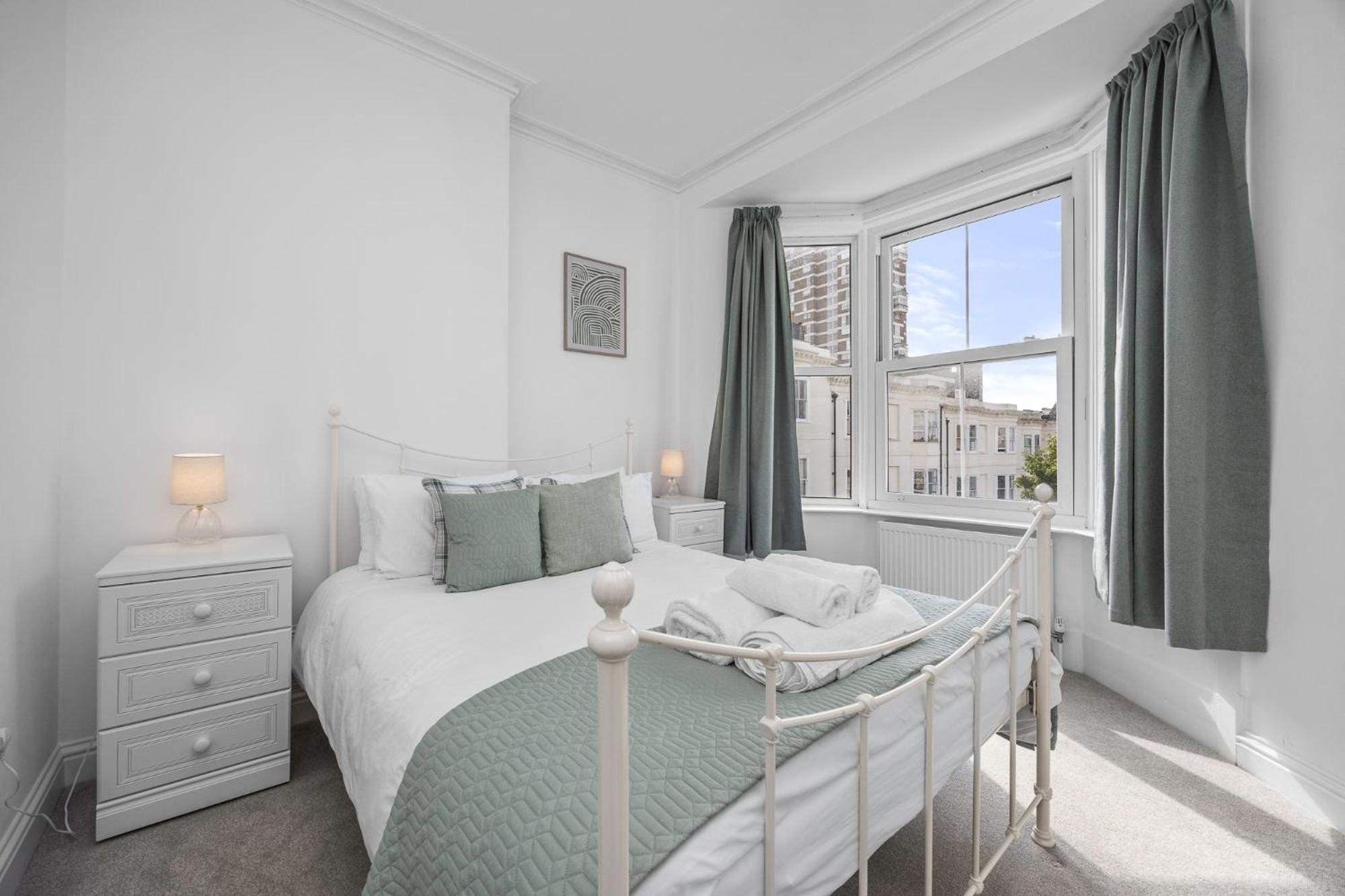 2 Bedroom Flat - With King Sized Beds, Netflix And Sky - Perfect For Contractors, Vacation Guests Or Those Relocating Hove Buitenkant foto