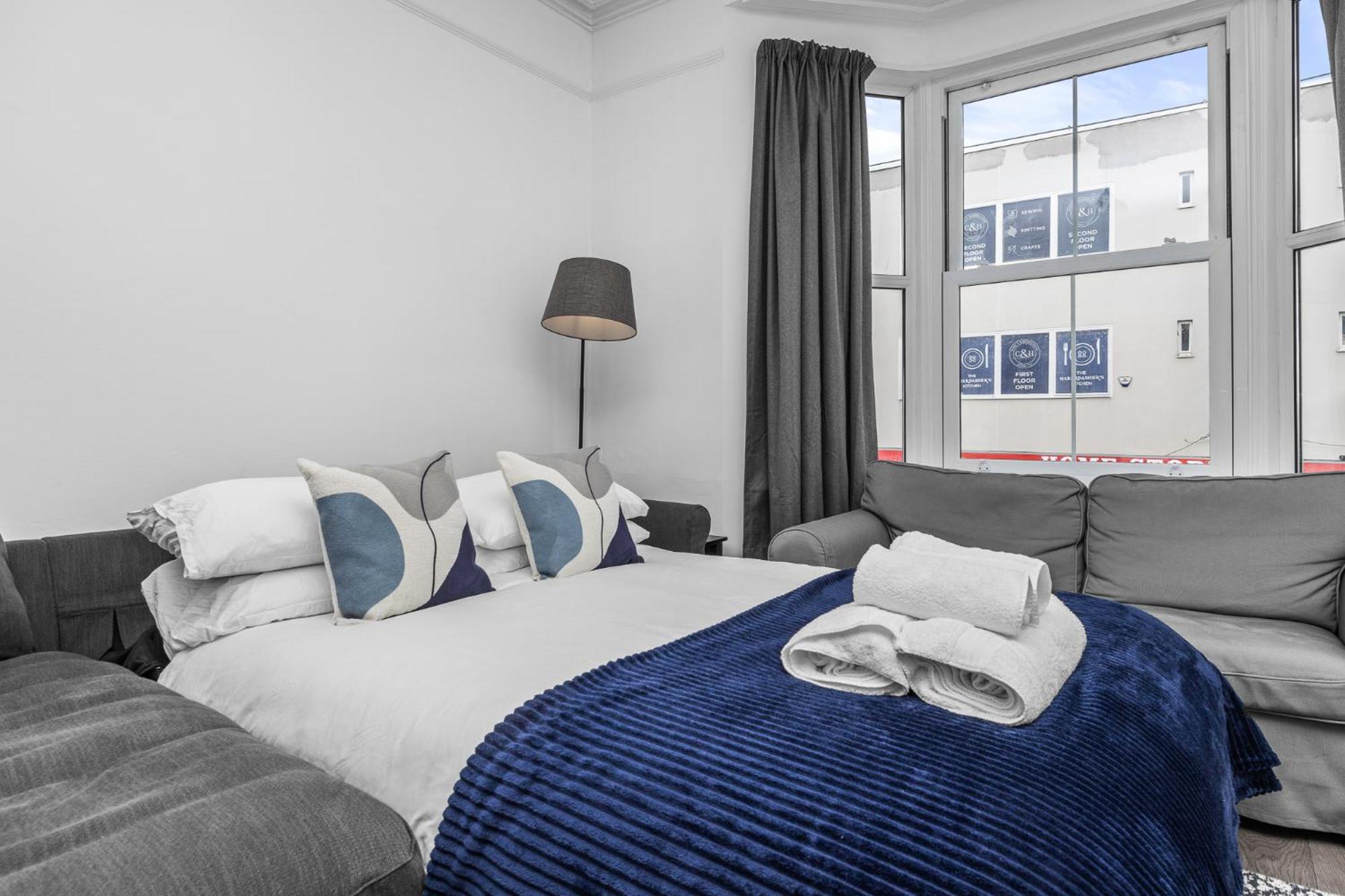 2 Bedroom Flat - With King Sized Beds, Netflix And Sky - Perfect For Contractors, Vacation Guests Or Those Relocating Hove Buitenkant foto