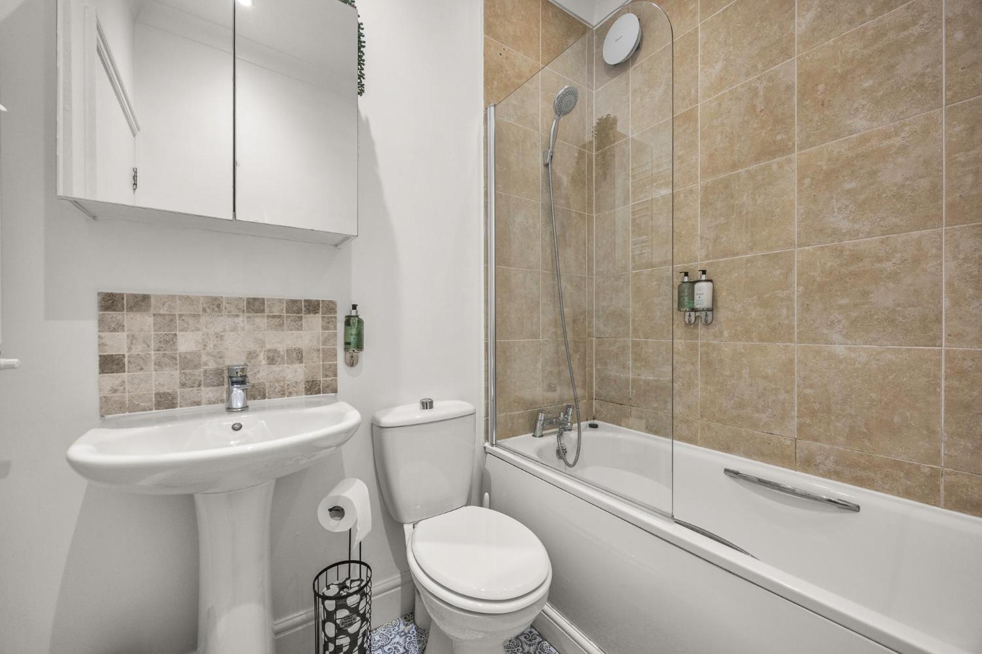 2 Bedroom Flat - With King Sized Beds, Netflix And Sky - Perfect For Contractors, Vacation Guests Or Those Relocating Hove Buitenkant foto
