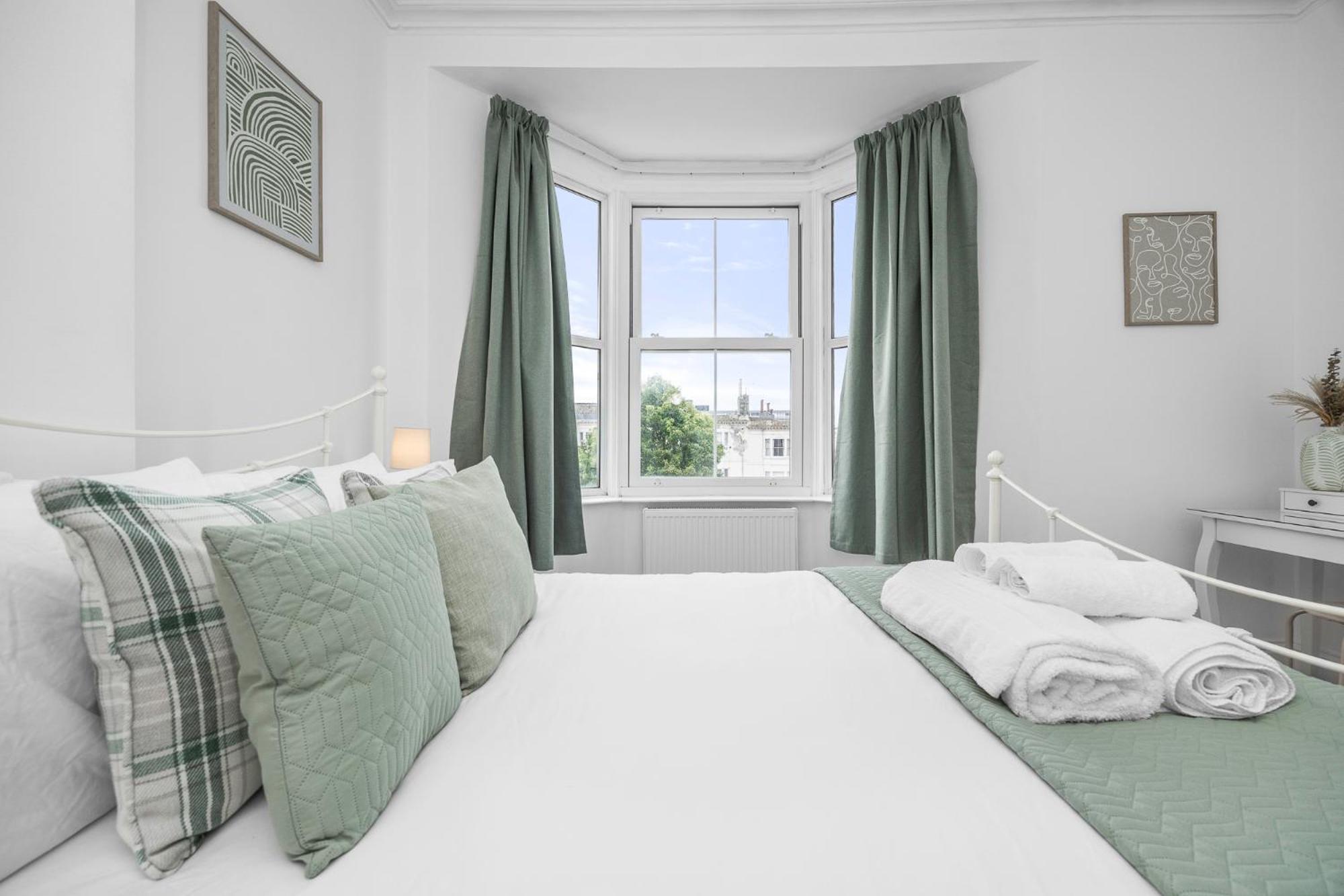 2 Bedroom Flat - With King Sized Beds, Netflix And Sky - Perfect For Contractors, Vacation Guests Or Those Relocating Hove Buitenkant foto