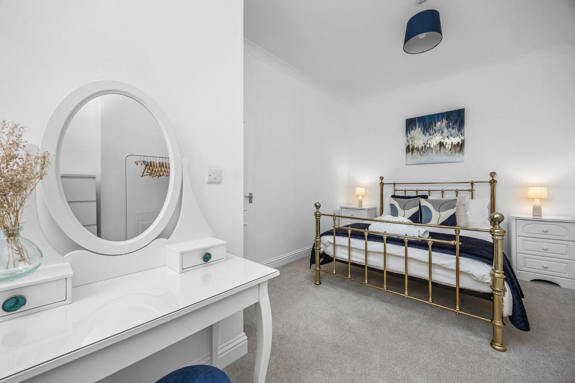2 Bedroom Flat - With King Sized Beds, Netflix And Sky - Perfect For Contractors, Vacation Guests Or Those Relocating Hove Buitenkant foto