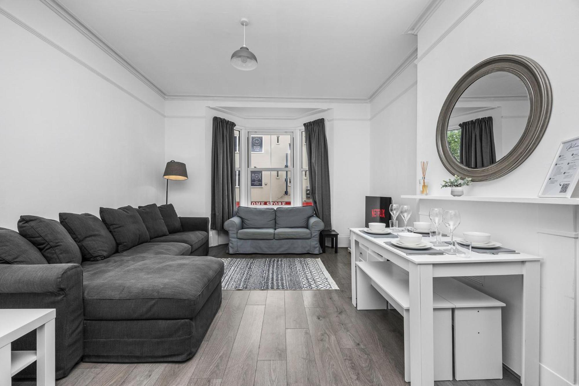 2 Bedroom Flat - With King Sized Beds, Netflix And Sky - Perfect For Contractors, Vacation Guests Or Those Relocating Hove Buitenkant foto