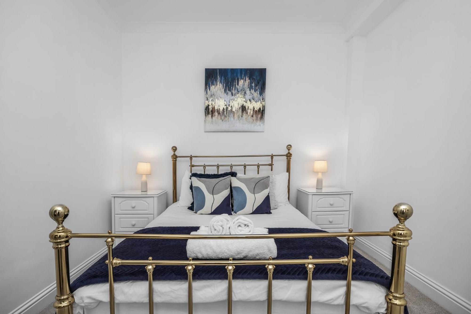 2 Bedroom Flat - With King Sized Beds, Netflix And Sky - Perfect For Contractors, Vacation Guests Or Those Relocating Hove Buitenkant foto