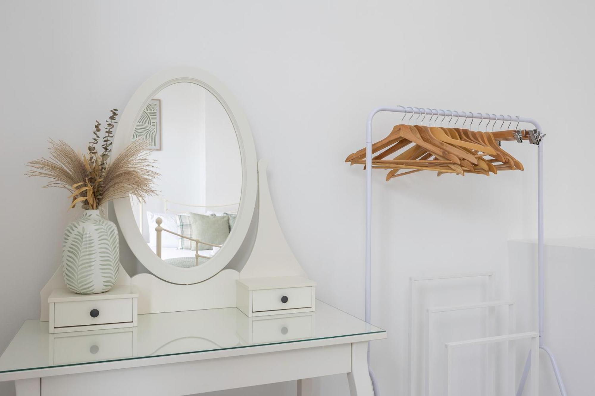 2 Bedroom Flat - With King Sized Beds, Netflix And Sky - Perfect For Contractors, Vacation Guests Or Those Relocating Hove Buitenkant foto