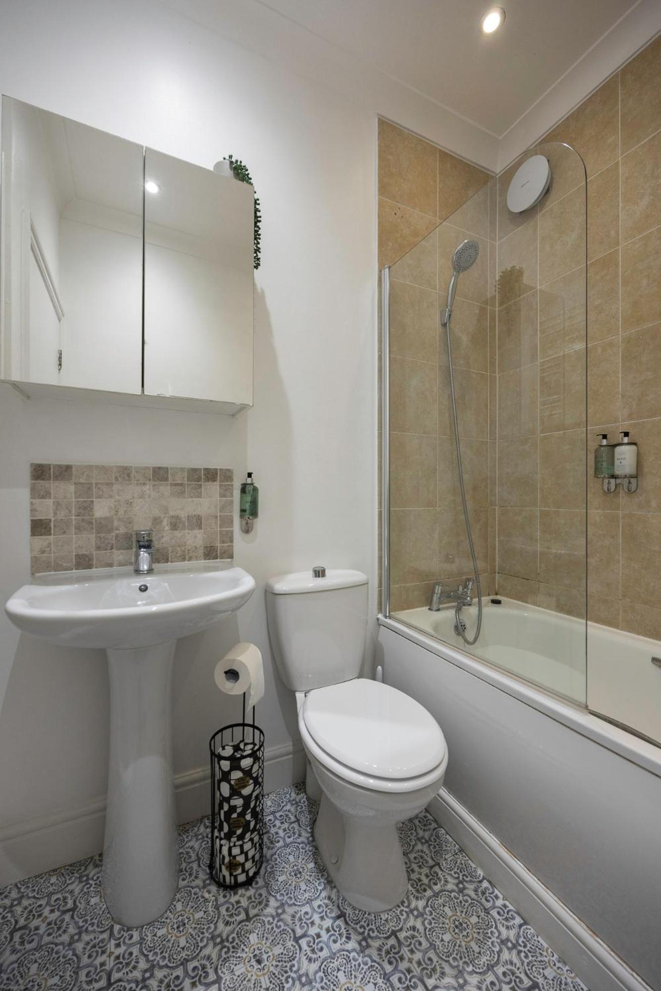 2 Bedroom Flat - With King Sized Beds, Netflix And Sky - Perfect For Contractors, Vacation Guests Or Those Relocating Hove Buitenkant foto