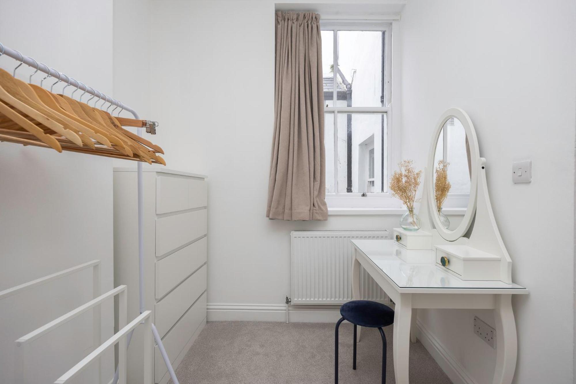 2 Bedroom Flat - With King Sized Beds, Netflix And Sky - Perfect For Contractors, Vacation Guests Or Those Relocating Hove Buitenkant foto